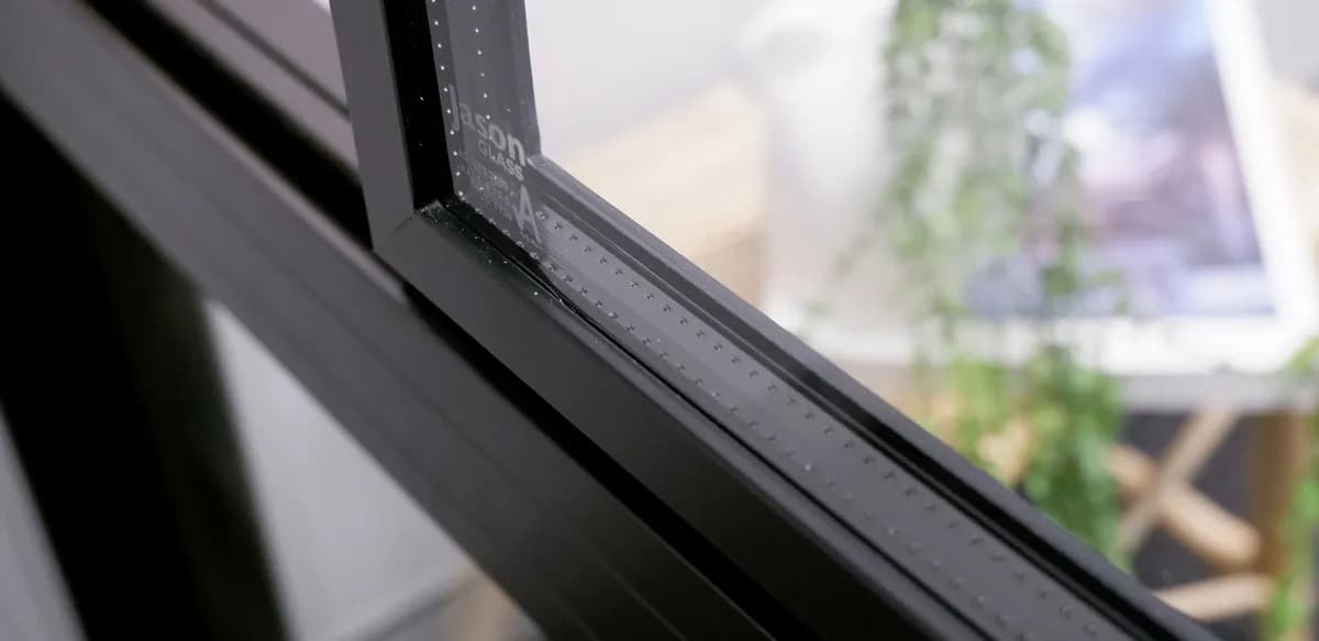 زجاج مزدوج: الفوائد والتوفير والعائد على الاستثمار