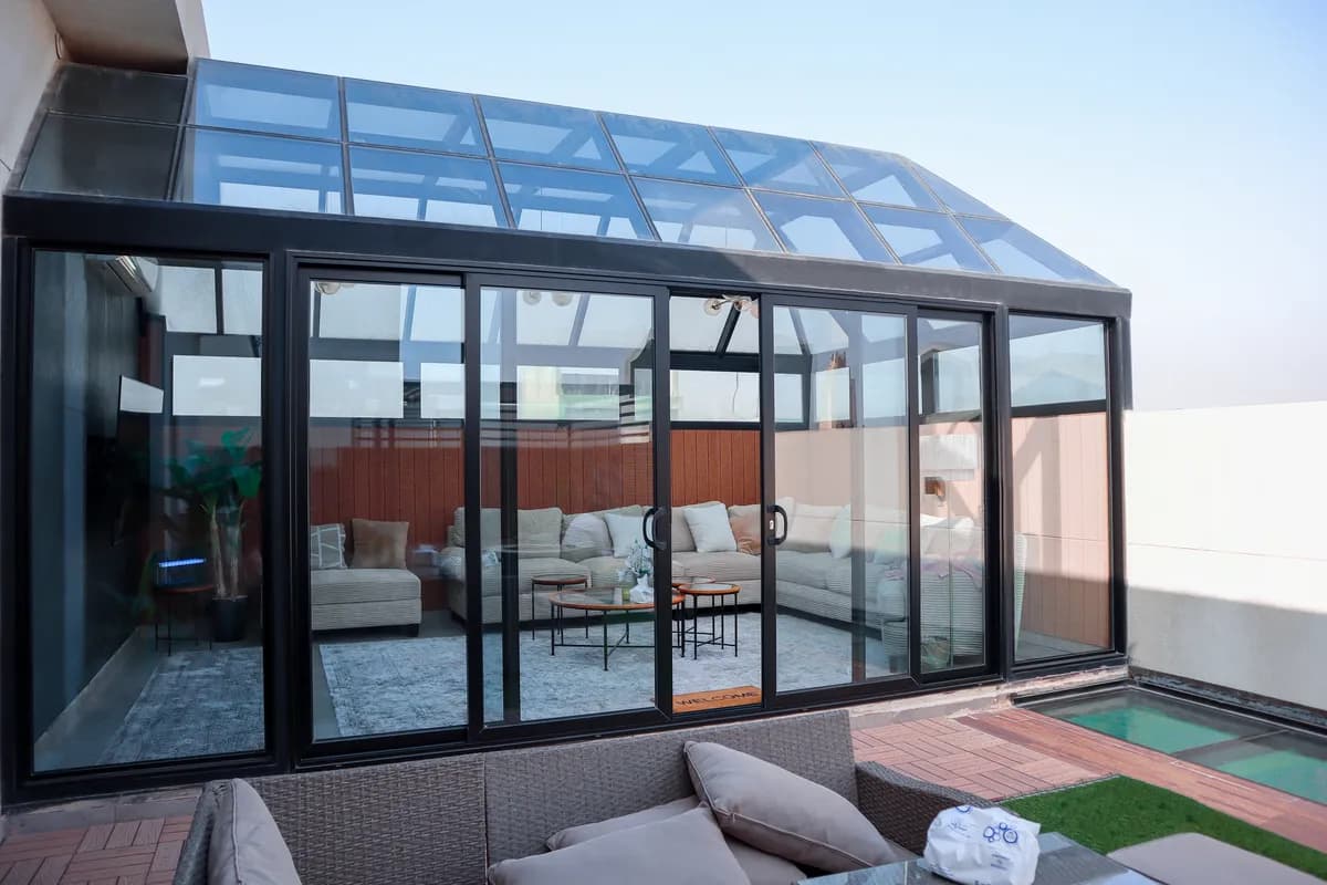 برجولات زجاجية: الدليل الشامل للتصميم الحديث الفاخر