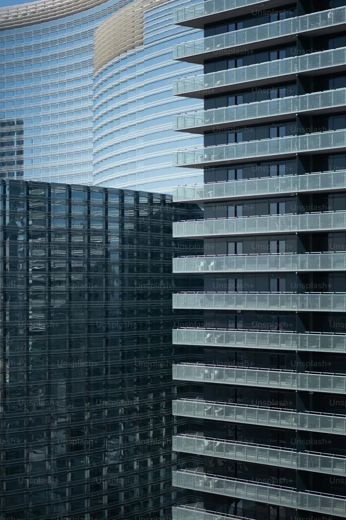 الزجاج الإنشائي في المشاريع الأيقونية: تحويل رؤى "الدرعية" إلى واقع معماري