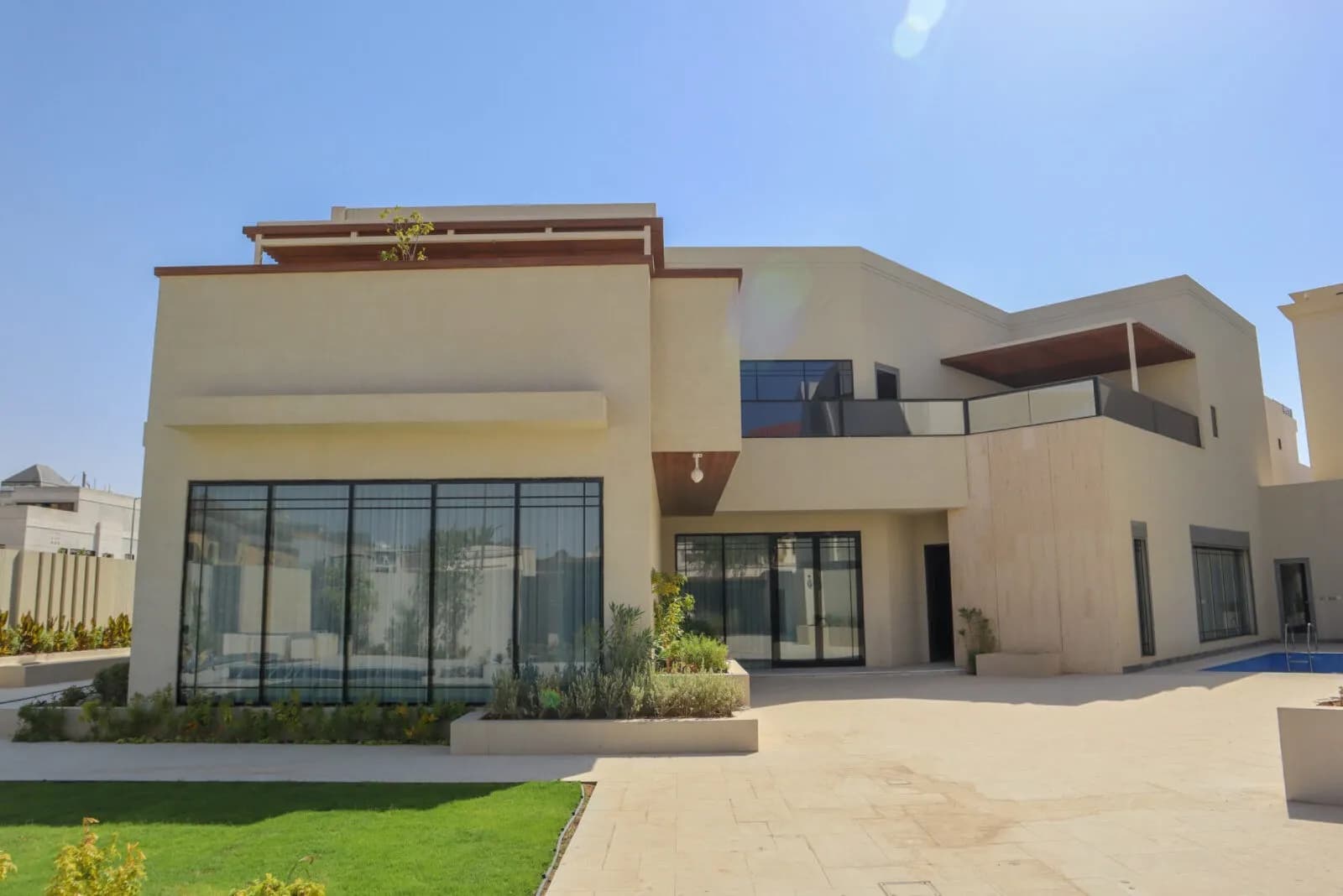 أعمال ألمنيوم لمجموعة فلل – شمال الرياض