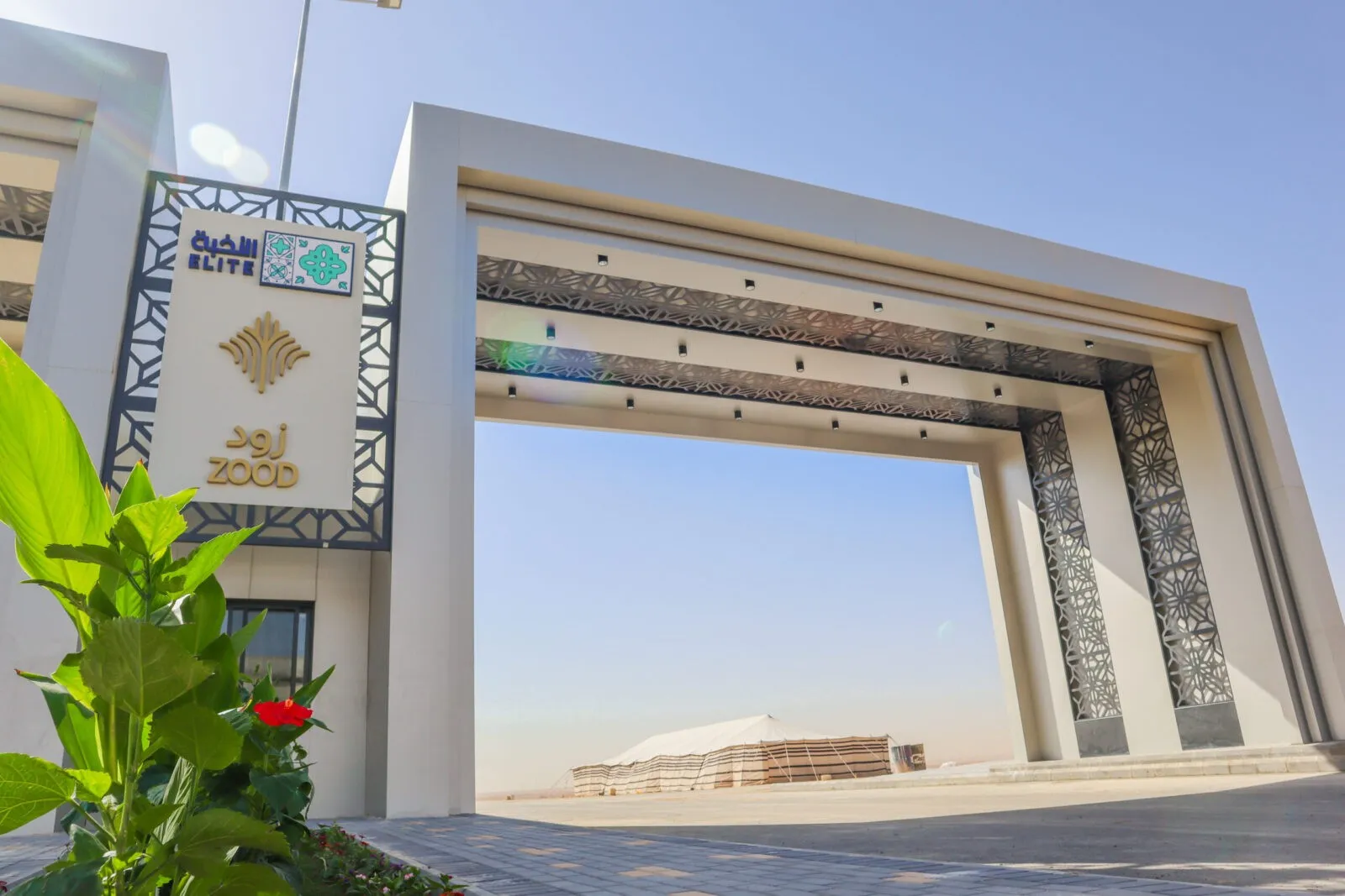 تنفيذ هياكل فولاذية وبوابات رئيسية في مشروع بوابات زود بالرياض