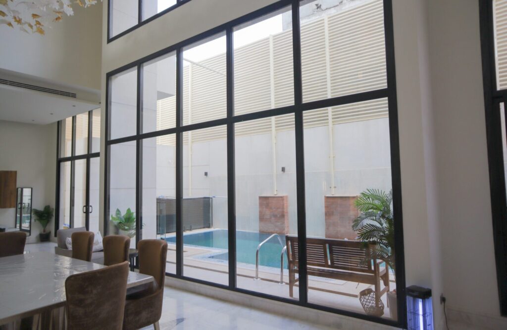 كيف تختار مصنع الألمنيوم المناسب لمشروعك؟ aluminum manufacturing MAGICO FACTORY IMG 0797 scaled