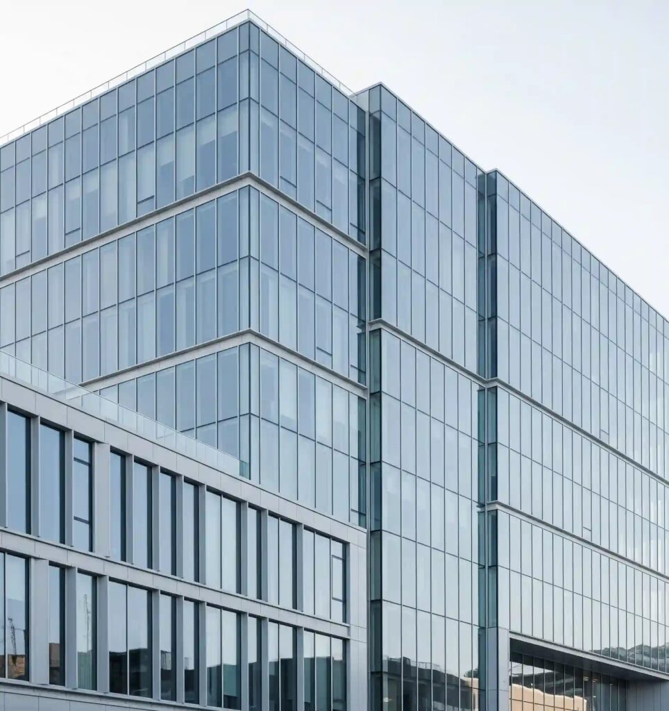 كيف تختار أفضل نظام واجهات زجاجية لمشروعك؟ دليل شامل لأنظمة Curtain Walls Interior Stairs MAGICO FACTORY كيف تختار أفضل نظام واجهات زجاجية لمشروعك؟ دليل شامل لأنظمة Curtain Walls